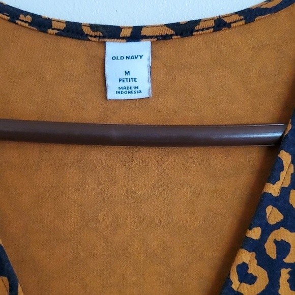 Old Navy Petite Leopard Print Wrap Dress Size Medium - Picture 3 of 4